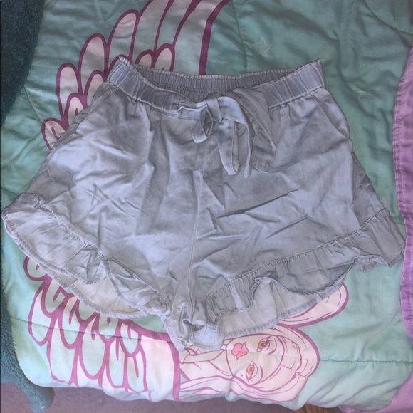 Self-Tie Ruffle Chambray Shorts size medium - Picture 4 of 7